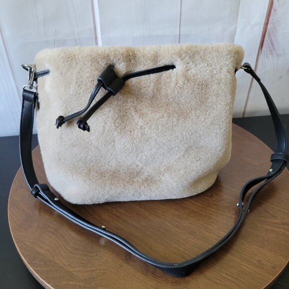 House of Harlow1960 Cream & Black Bucket Crossbody Purse Bag. Faux Fur EUC - Picture 5 of 16